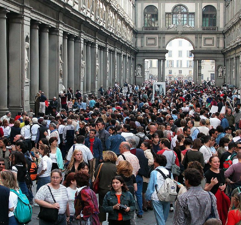 Travel in Italy. Photo of crowded area outside the Uffizi Gallery.